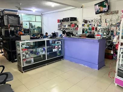 Anita & Fabian Mac + PC Rescue & Parts Tulum